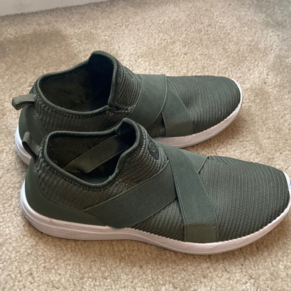 C9 womens shoes sz 9